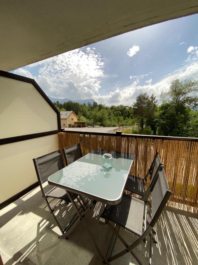 Appartement Situe A Cote Du Lac De Serre Poncon Saint-Sauveur  Exterior foto